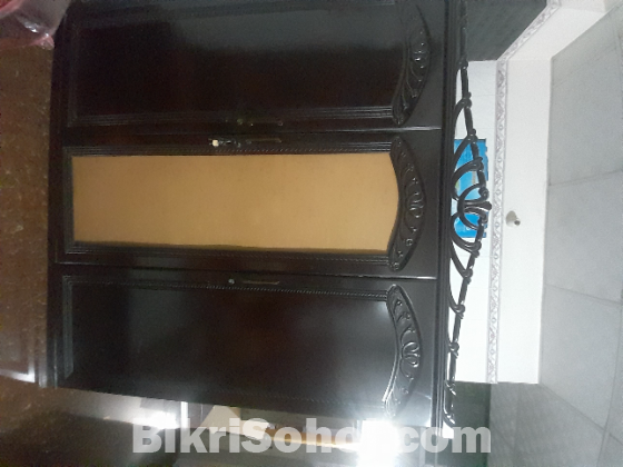 ৩ পার্টের আলমারি বিক্রি করা হবে
